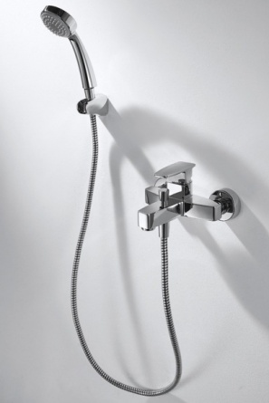 Смеситель Bravat Riffle F672106C-B для ванны с душем, с лейкой фото 2