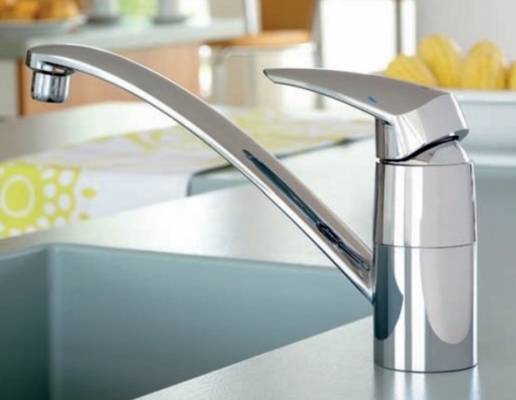 Смеситель для кухонной мойки Grohe Eurodisc с низким изливом фото 3